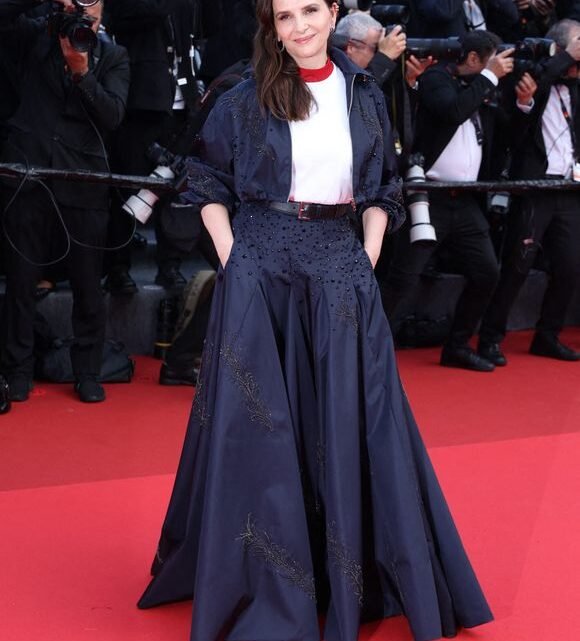 #Cannes2025. Jane Fonda monte les marches à 87 ans #Cannes2025. Jane Fonda monte les marches à 87 ans
