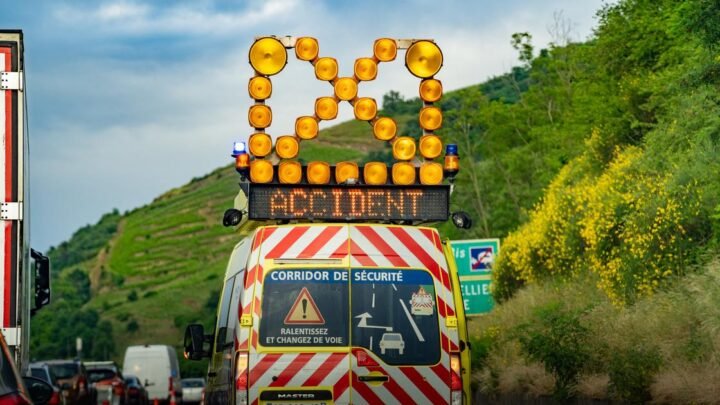 3 morts après un violent «choc frontal» sur l’autoroute A8