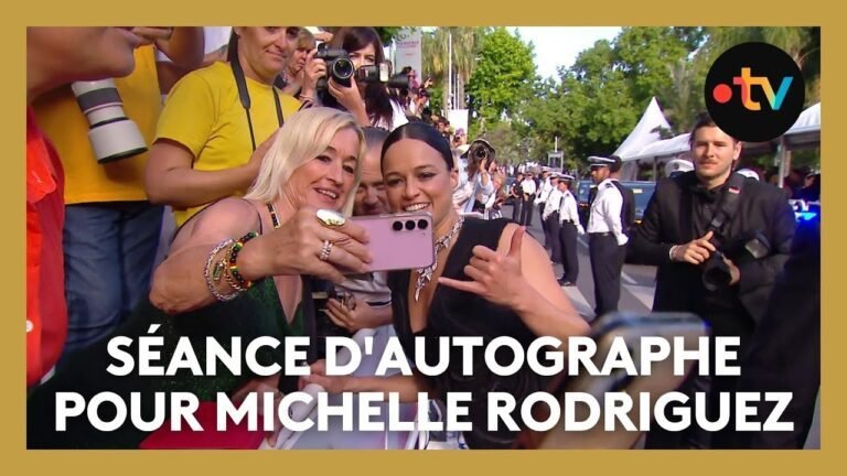 #Cannes2025. Michelle Rodriguez en pleine séance d’autographes avant sa montée des marches