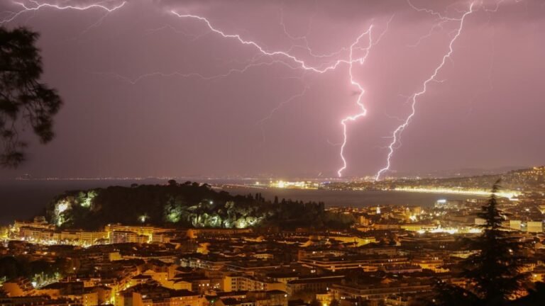 La ville de Nice ferme ses parcs, ses jardins et le sentier du littoral en raison des orages