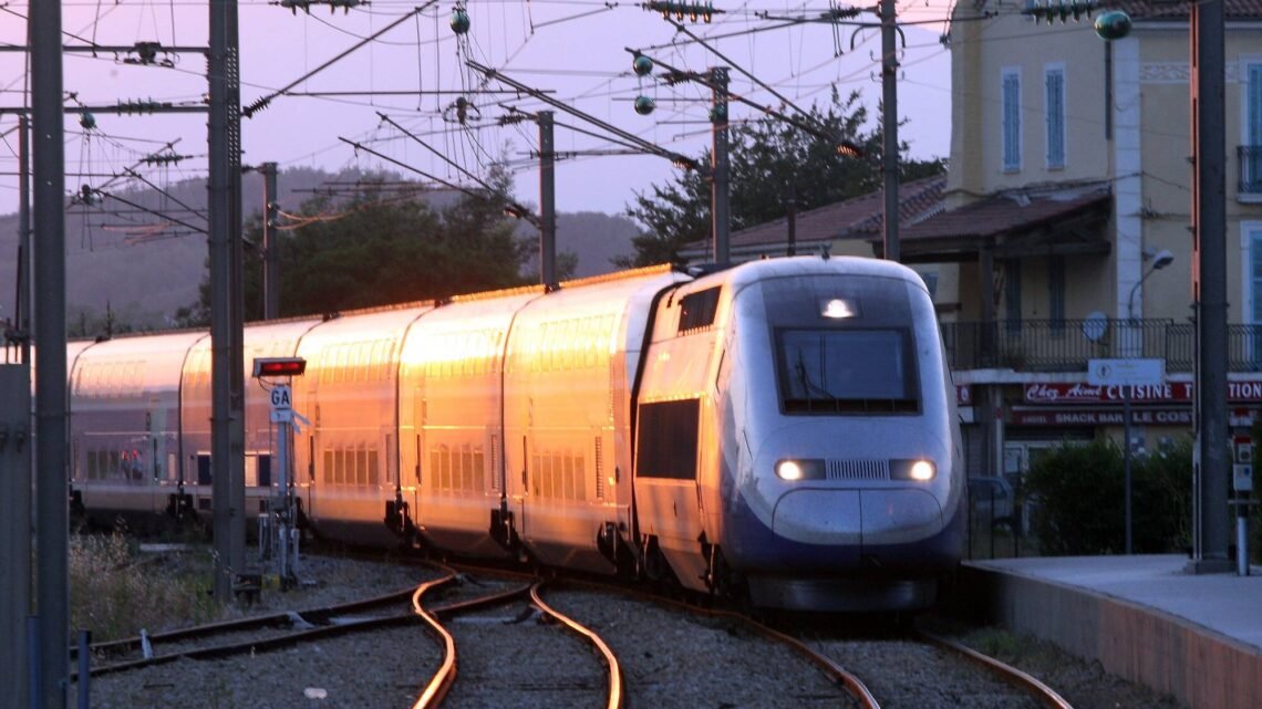 Il circulait à vélo le long des voies ferrées: un homme heurté par un TGV entre Antibes et Cannes