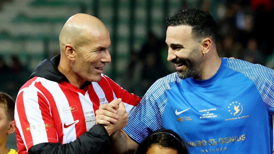 Zidane de retour à Cannes, le roi du foot réunit les stars pour un match de légende Zidane de retour à Cannes, le roi du foot réunit les stars pour un match de légende