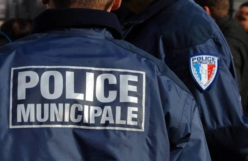 Munitions et habits : des affaires d’un policier découvertes dans un squat des Bouches-du-Rhône