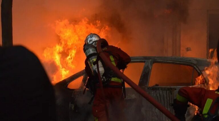 Un incendie se déclare dans une casse automobile, une soixantaine de véhicules détruits dans