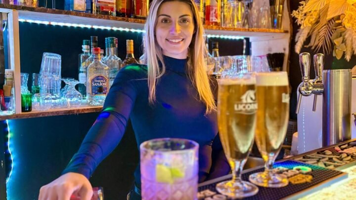 À Cannes, le spritz Barbie au bubble gum cartonne !