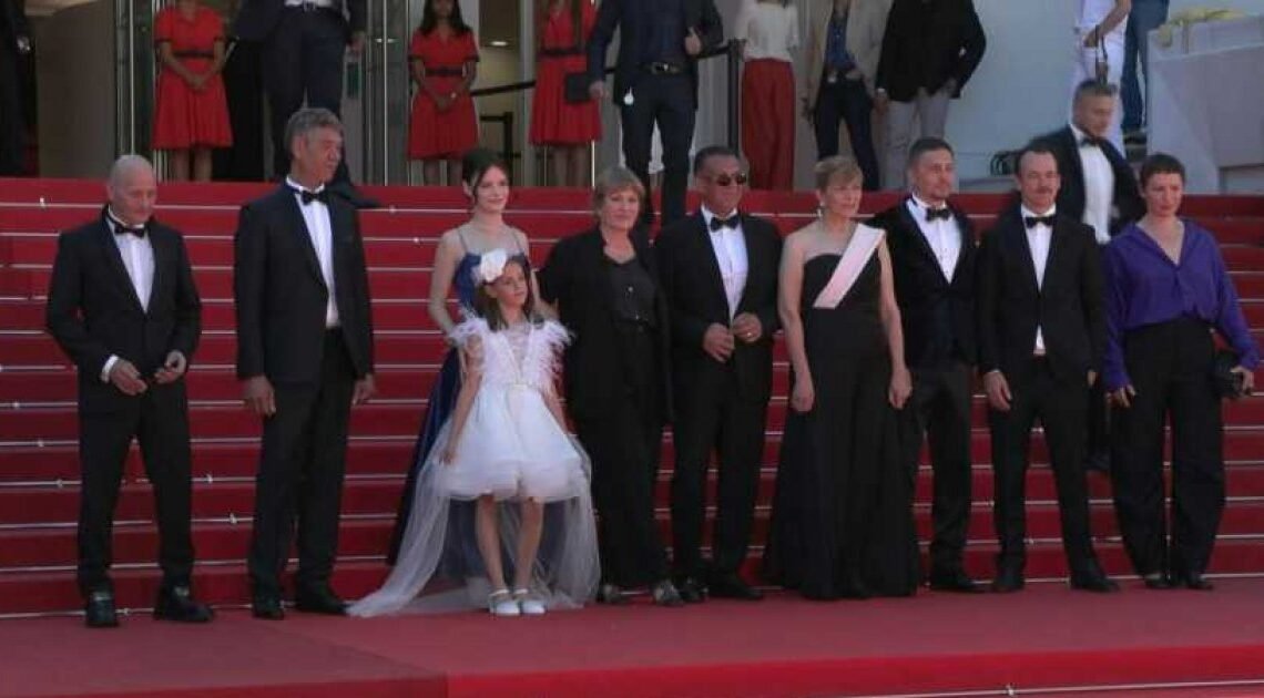 Cannes: l'équipe de "L'Aventure rêvée" sur le tapis rouge : Actualités