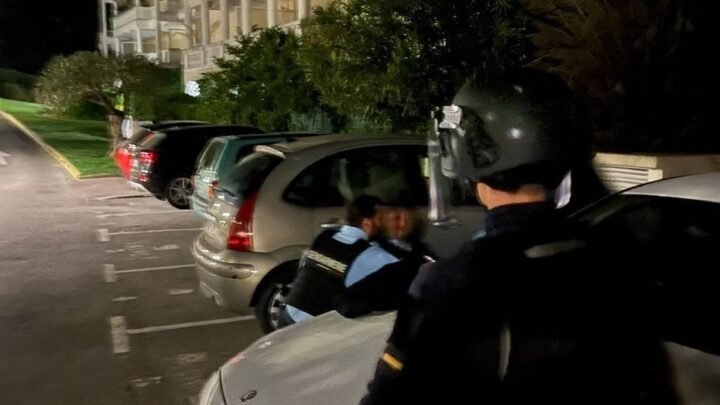 Depuis chez lui près de Cannes, un forcené ouvre le feu sur les gendarmes avant d’être interpellé
