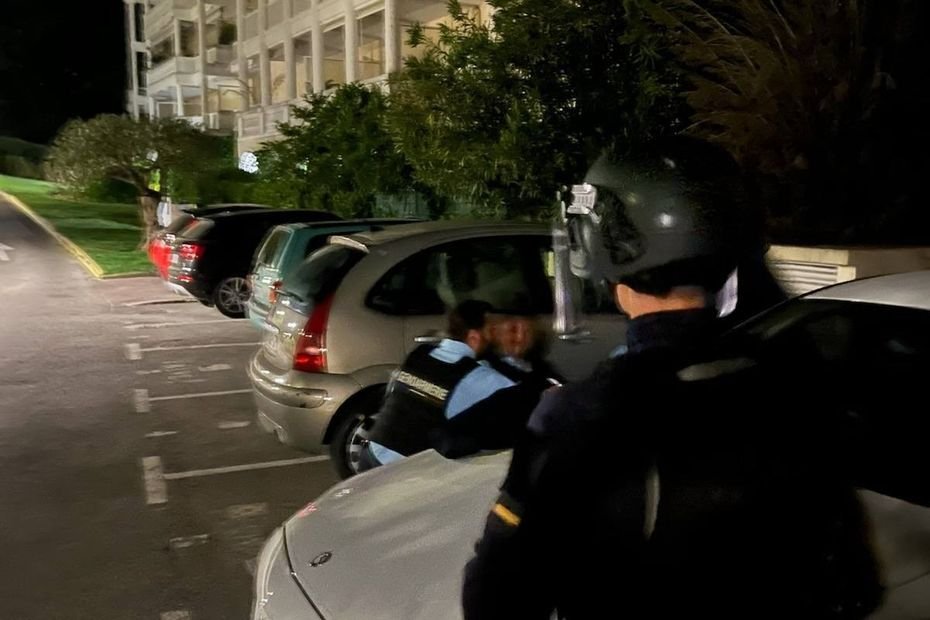 Depuis chez lui près de Cannes, un forcené ouvre le feu sur les gendarmes avant d’être interpellé