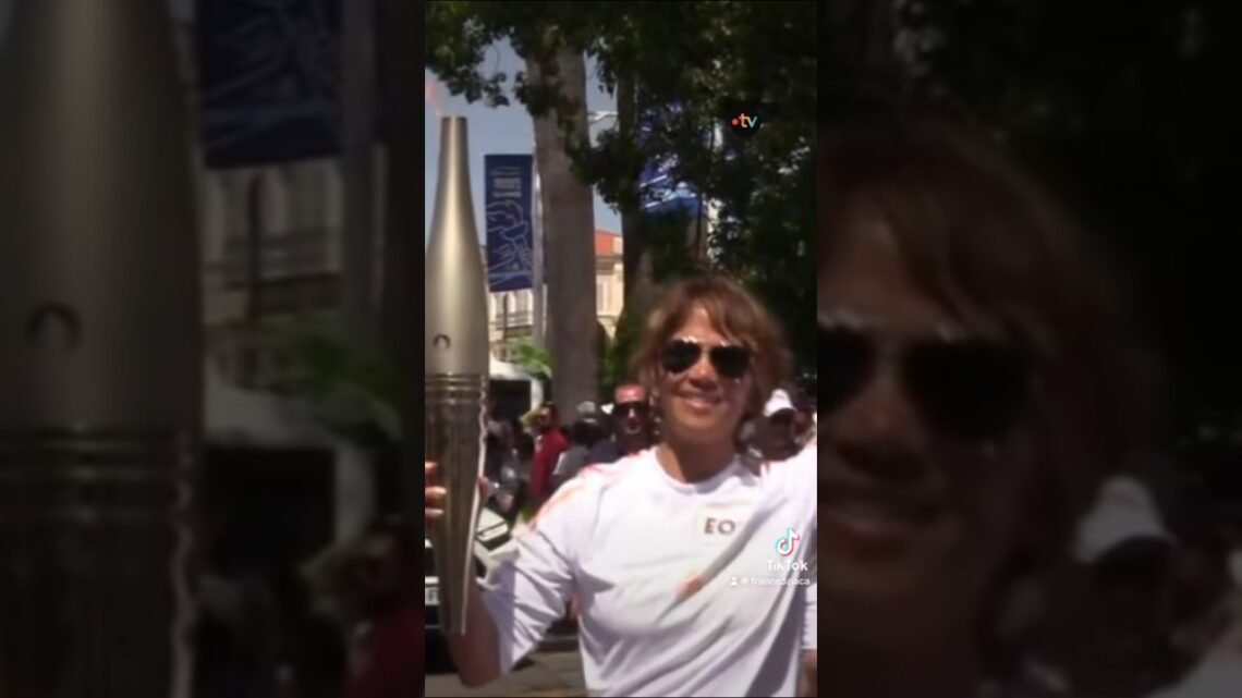 Halle Berry a créé la surprise à Cannes en portant la flamme olympique