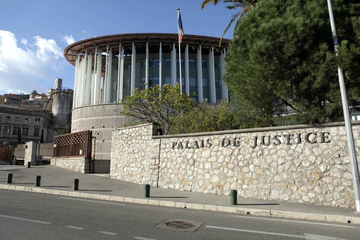 « C’est pour t’apprendre à nager, tu es comme une sœur » : il agresse sexuellement une jeune baigneuse sur une plage à Cannes et écope de 2 ans de prison ferme