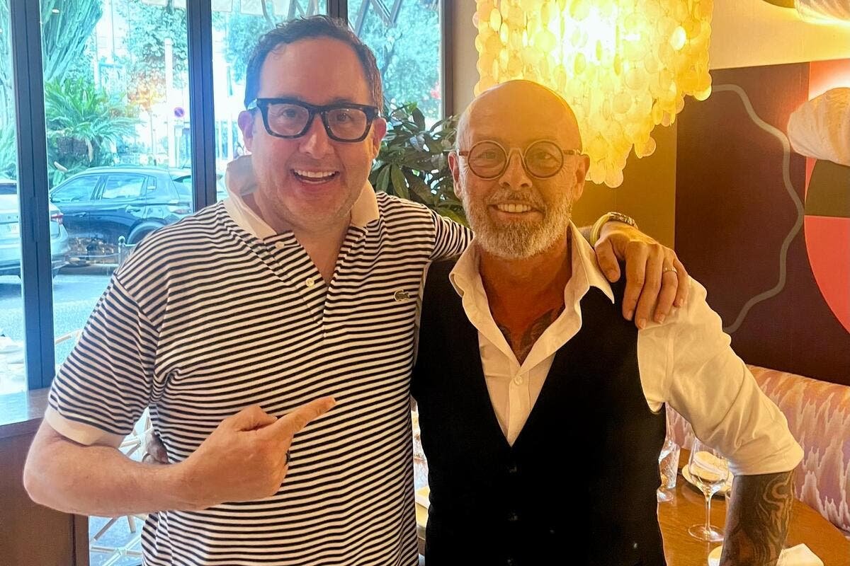 « Il était très sympa et nous a dit à bientôt ! » : L’acteur américain PJ Byrne (« Le Loup de Wall Street ») se régale en famille au restaurant La Bambola de Cannes