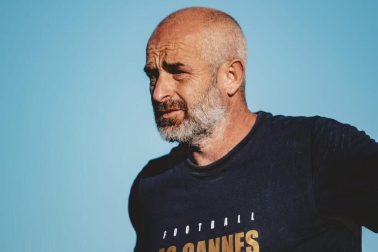 «  Je ne dis pas qu’on va battre la Roma mais… » : l’entraîneur de l’AS Cannes prêt pour défier les Italiens en match de gala ce dimanche