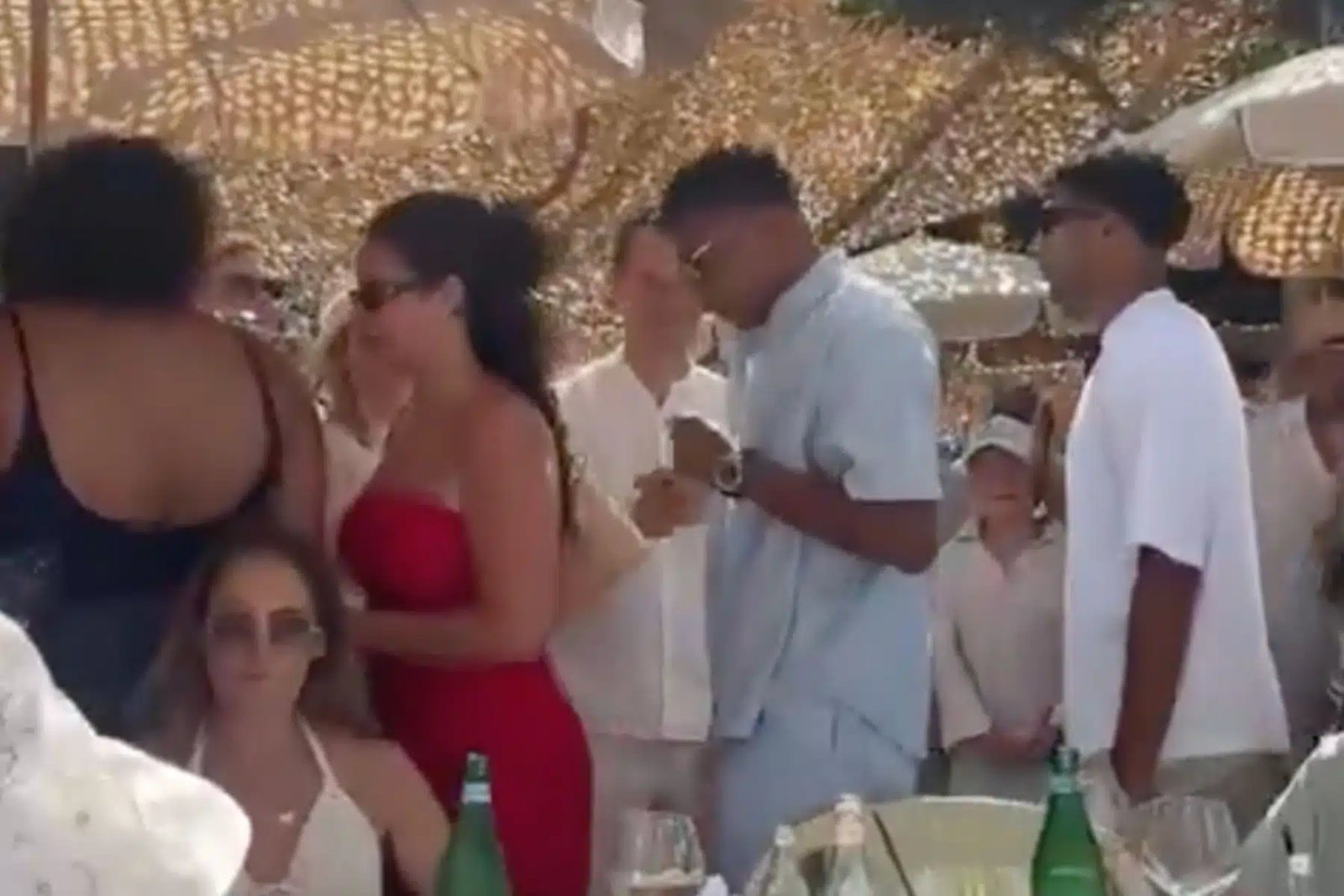 Mbappé et Hakimi s’offrent des vacances ensemble à Cannes (vidéo)