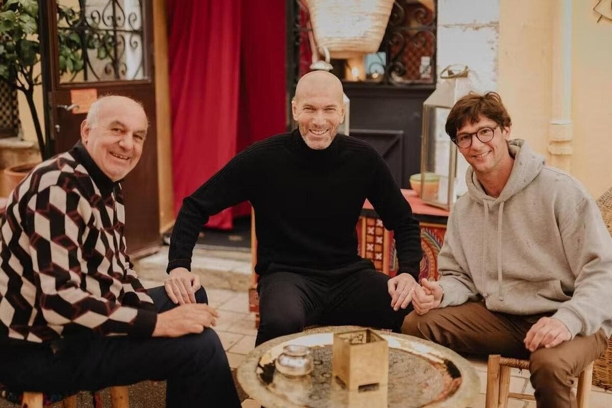 « Pour lui, c’était un but ultime » : l’ami de Zinédine Zidane raconte le « gamin timide » de Cannes devenu sélectionneur des Bleus