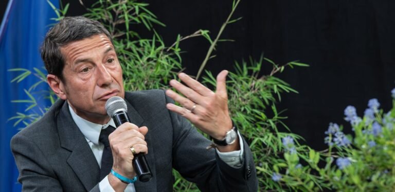 A Cannes, David Lisnard réunit la galaxie libérale et tend la main à sa droite