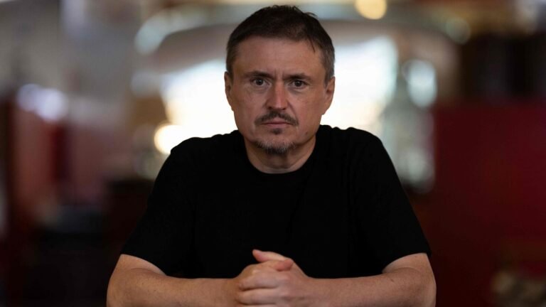 Cristian Mungiu, sacré à Cannes avec « Fjord » : « On doit pouvoir vivre à côté de gens qui ne partagent pas nos valeurs »