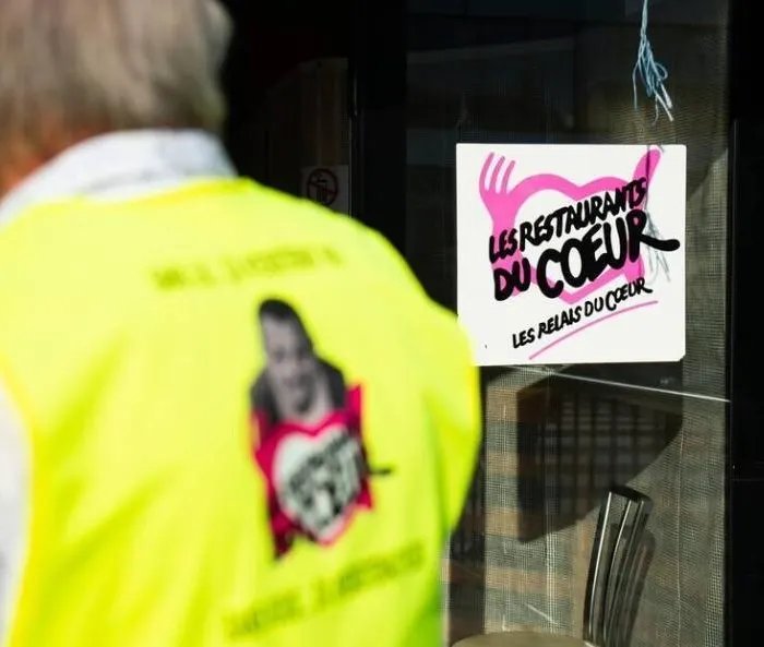 Elles servaient à masquer un trafic de cigarettes : des lingettes pour bébé offertes par les douanes à des associations  (Ouest-France)