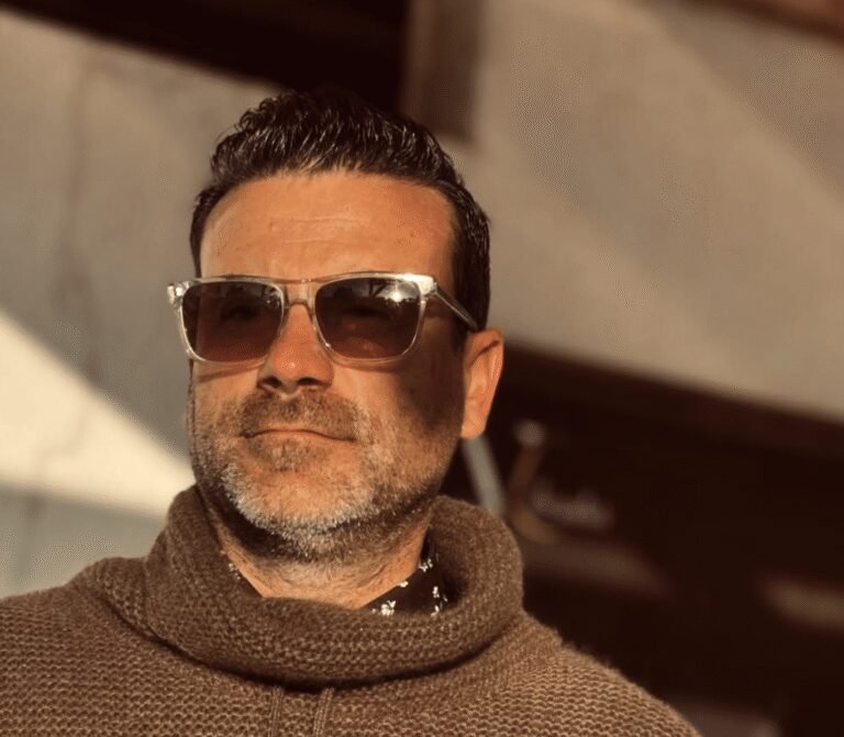 Exclu Public : Vincent le Provençal de L’amour est dans le pré officialise sa relation avec la sublime Mélina, au Bal des fous à Cannes