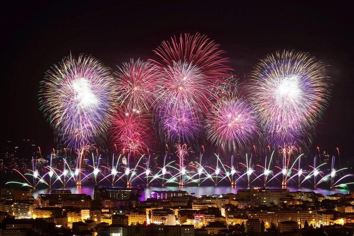 Festival pyrotechnique de Cannes : le dernier feu d’artifice qui devait avoir lieu ce lundi reporté à mardi en raison du mauvais temps