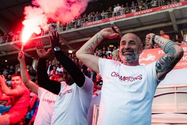 «Il ne faut pas croire que Cannes c&rsquo;est le PSG » : comment le promu en Ligue 3, détenu par les propriétaires d&rsquo;Everton et de la Rome, organise son retour dans le football professionnel