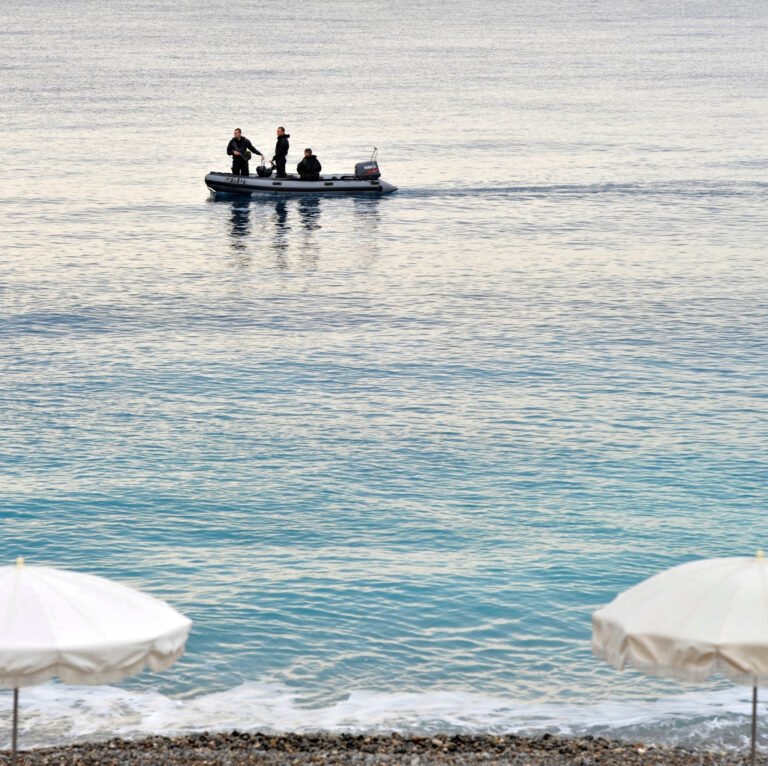 « J&rsquo;ai entendu un gros boom » : un jeune homme de 22 ans porté disparu après une collision entre deux bateaux dans la baie de Cannes
