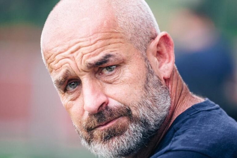 « La pression doit nous transcender » : le coach Mathieu Chabert encourage l’AS Cannes à retrouver le monde professionnel avec du cœur et de la détermination