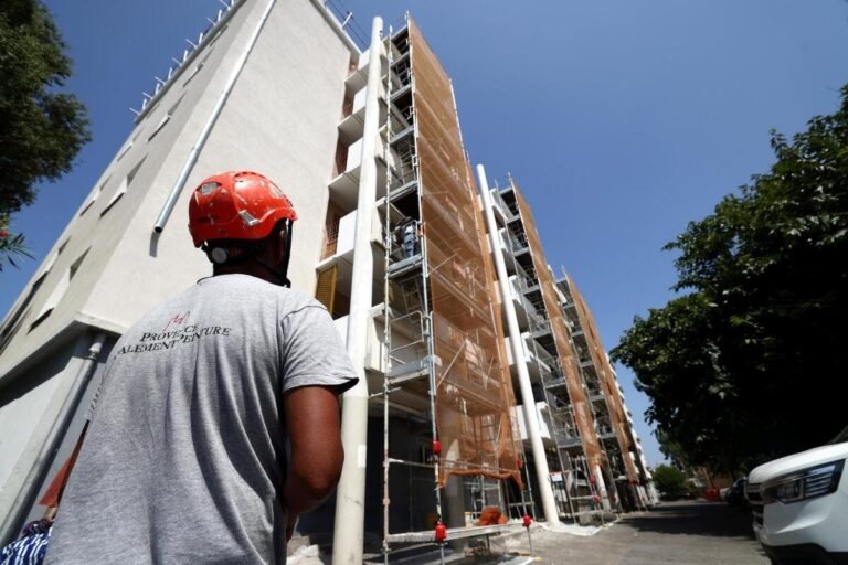 « On se plaît davantage dans un bel environnement » : comment 343 logements sociaux sont en train de se transformer dans ce quartier de Cannes