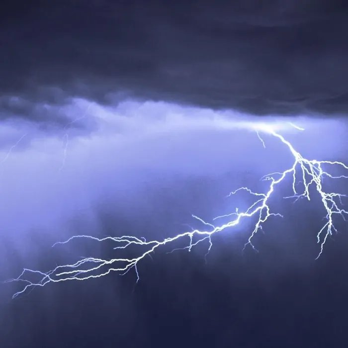 Orages : la vigilance orange maintenue jusqu’à 10 h dans le Var et les Alpes-Maritimes, fin de l’alerte en Corse  (Ouest-France)
