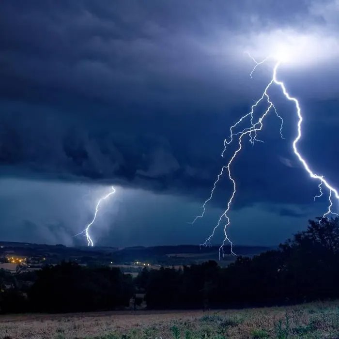 Orages : quatre départements encore placés en alerte orange  (Ouest-France)