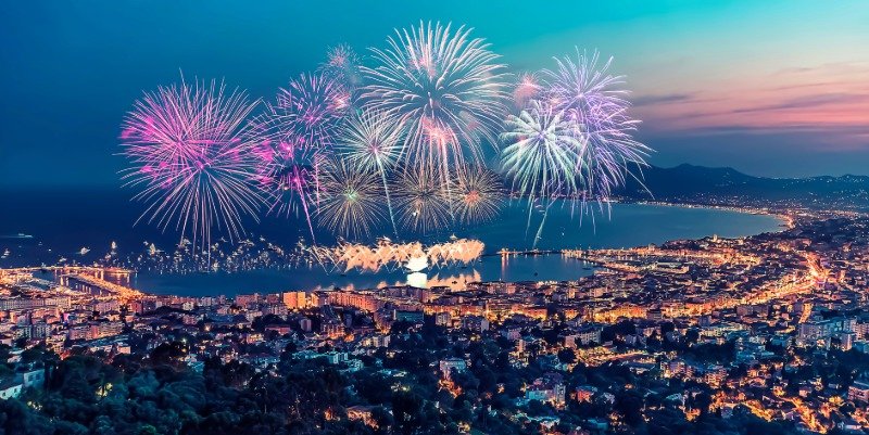 Orages sur Cannes : le dernier feu d’artifice du Festival d’Art Pyrotechnique reporté à demain mardi