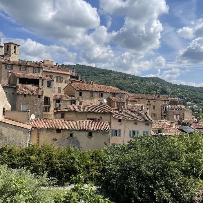 Perché sur une colline, ce village provençal méconnu est l’un des plus beaux de France (Ouest-France)