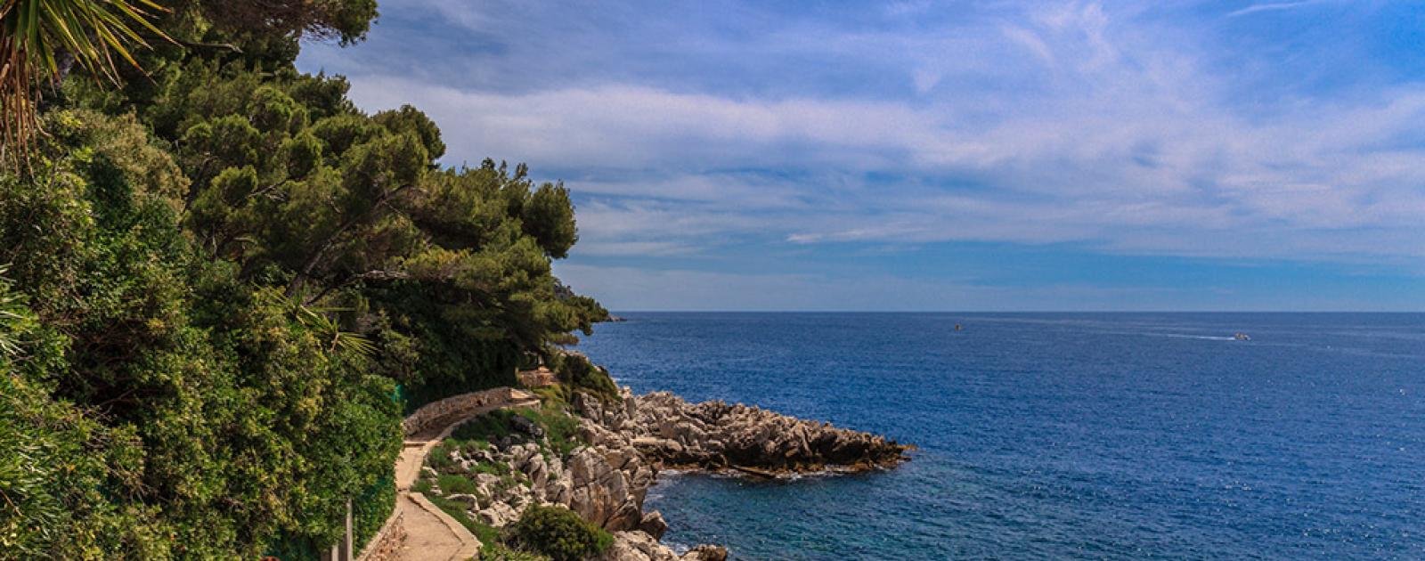 Quelle est l&rsquo;histoire du sentier du littoral dans les Alpes-Maritimes ?