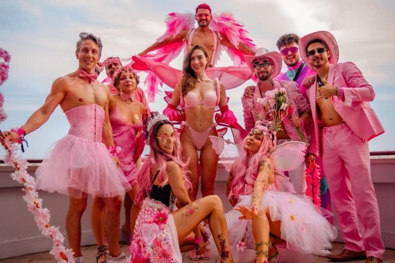 Super-héros, rose, coquillages, jungle… Notre sélection des meilleurs déguisements du Bal des fous de Cannes en 2026