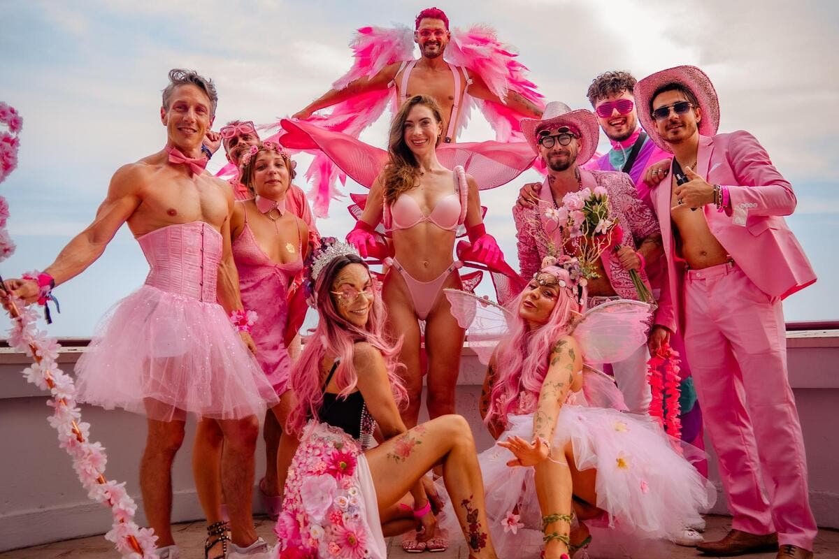 Super-héros, rose, coquillages, jungle… Notre sélection des meilleurs déguisements du Bal des fous de Cannes en 2026