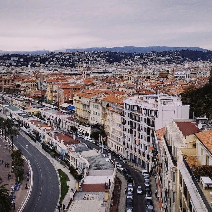 « Un acte de bravoure » : il sauve la vie de sa voisine, violée et poignardée dans la cour de son immeuble  (Ouest-France)