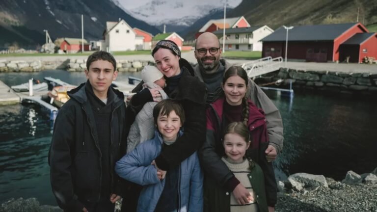 Un film « polémique » et « difficile »: avec « Fjord », Palme d&rsquo;or à Cannes, Cristian Mungiu ausculte une…