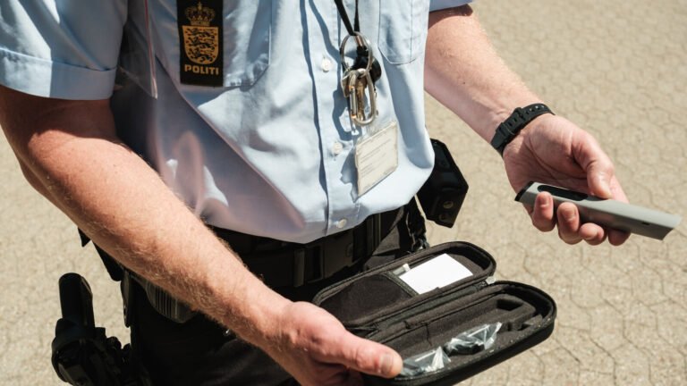 « Un fléau » : Cannes dote sa police municipale de détecteurs de protoxyde d’azote, une première en France