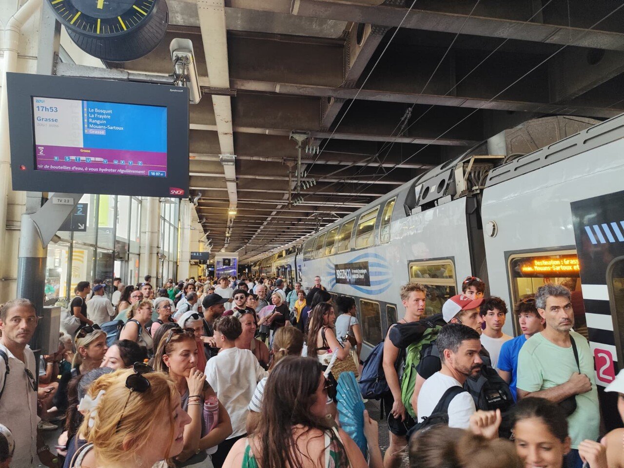 « Un TER BreizhGo à Cannes ! » : mais pourquoi des trains de la Région Bretagne circulent-ils dans le sud de la France ?