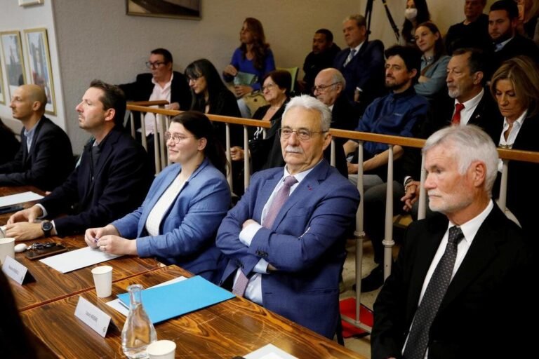 À Cagnes-sur-Mer, les amis de l’ancien maire Louis Nègre s’affichent désormais sous la bannière Nouvelle Énergie du maire de Cannes David Lisnard