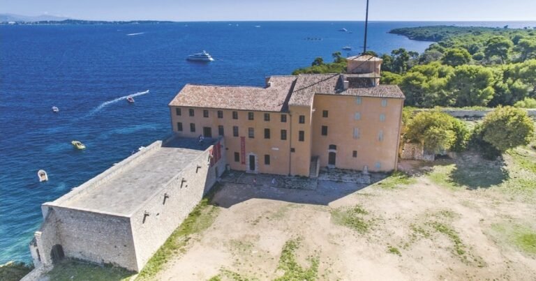 A Cannes, la Ville a lancé un programme de modernisation de ses musées et a lancé un marché global de performance pour créer un musée d’art contemporain africain