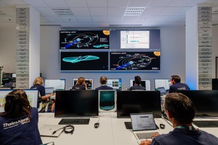 « Ces nouveaux locaux sont conçus pour gérer un nombre plus important de satellites, ou pour développer de nouveaux services. » À Cannes, Thales Alenia Space inaugure de nouvelles salles pour piloter les satellites jusqu’à 36 000 km d’altitude