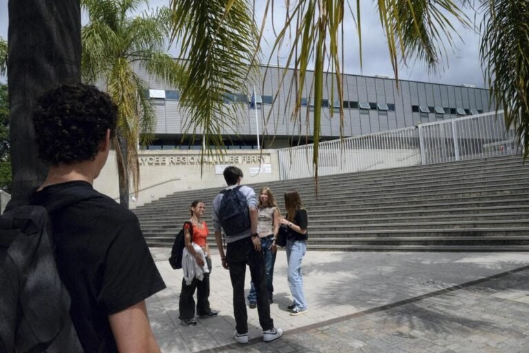 Des élèves se mobilisent pour bloquer leur lycée à Cannes ce lundi matin
