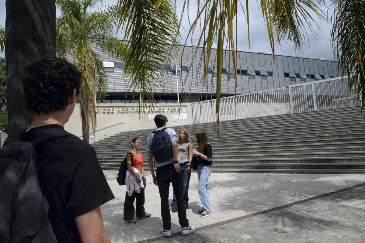Des élèves se mobilisent pour bloquer leur lycée à Cannes ce lundi matin