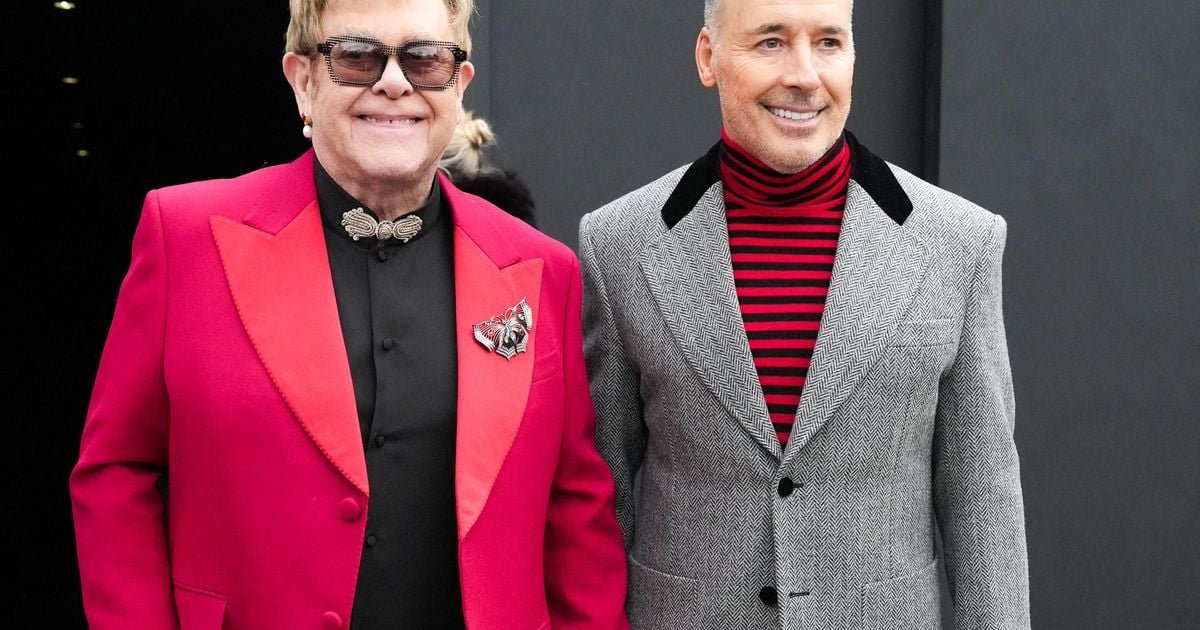 Elton John en vacances en France : ce restaurant niché sur une île au large de Cannes où ils ont leurs habitudes