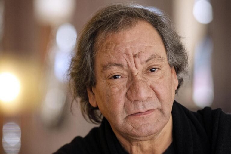 Il avait remporté un prix à Cannes : le cinéaste Tony Gatlif, réalisateur de « Gadjo Dilo », est décédé à l’âge de 77 ans
