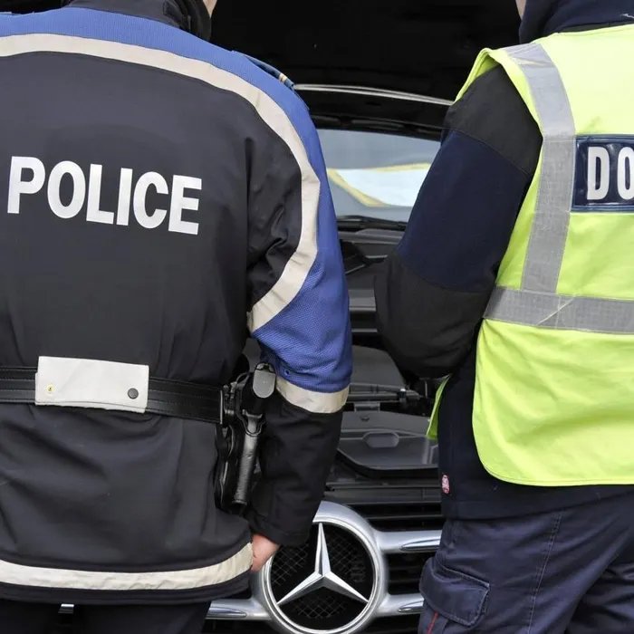 Il était caché sous un tas de vêtements : le corps d’une femme découvert dans un véhicule lors d’un contrôle dans le Var  (Ouest-France)