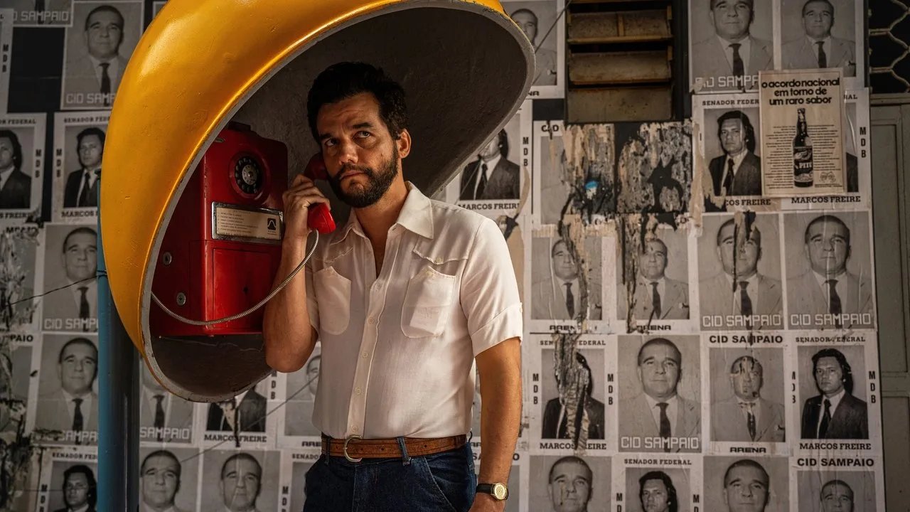 L’Agent secret sur Canal+ Cinéma : Wagner Moura, homme traqué dans le Brésil de la dictature, dans un thriller primé à Cannes