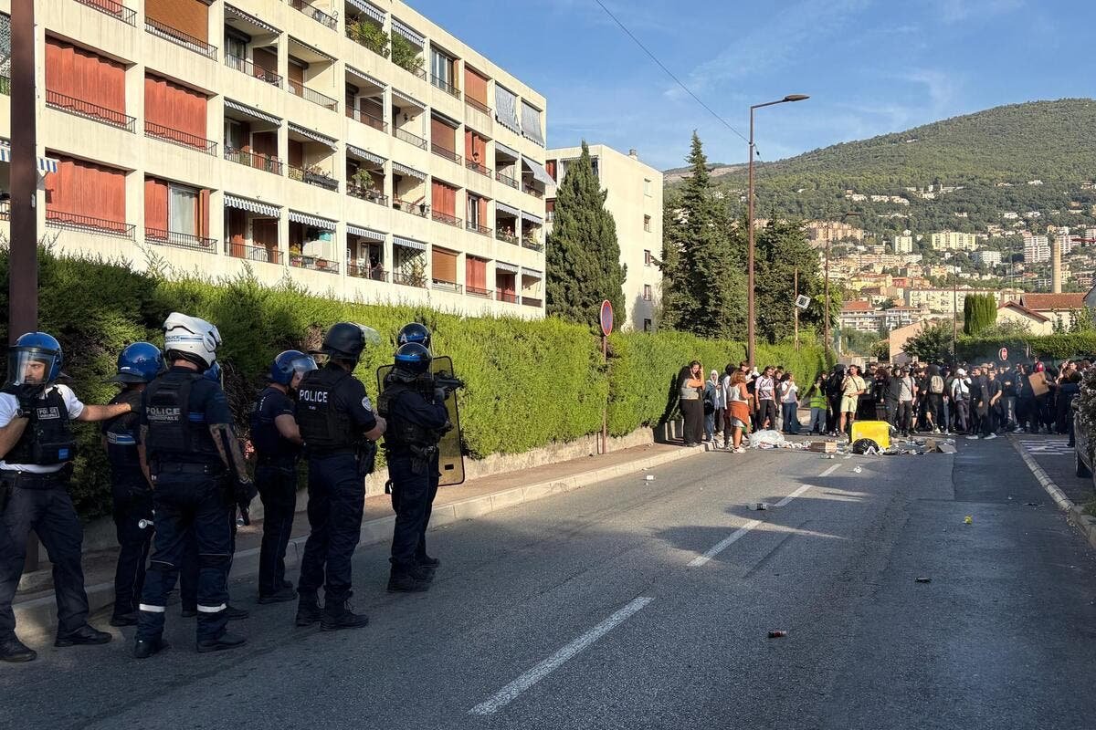 « Le gouvernement se préoccupe de choses futiles, mais pas de l’école » : à Grasse, la mobilisation lycéenne dégénère en face à face tendu avec la police