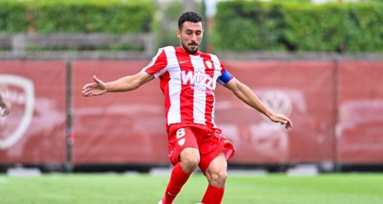 Ligue 3 : à dix, Bastia tient tête à Cannes