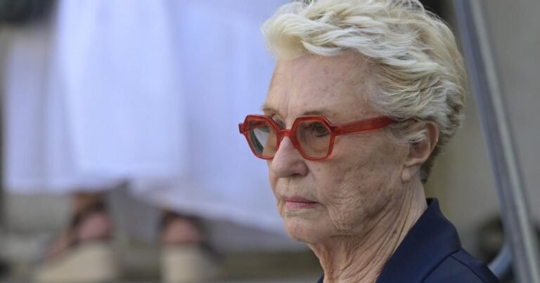 Obsèques de Philippe Bouvard à Cannes : Colette, sa femme depuis 73 ans, digne et émue pour un dernier adieu